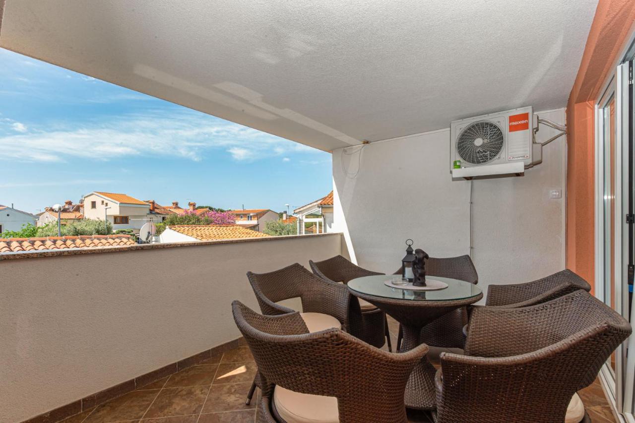 Appartement Gloria à Poreč Extérieur photo