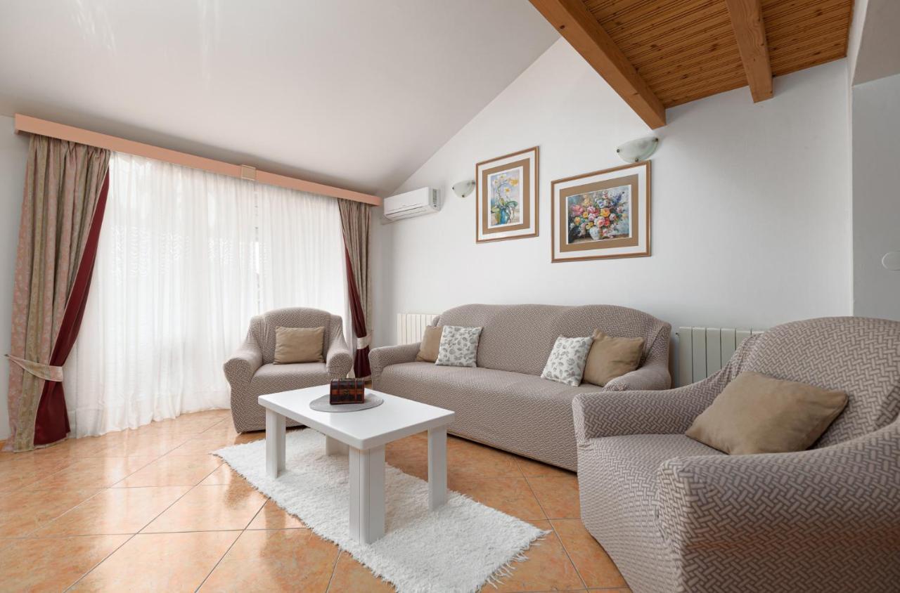 Appartement Gloria à Poreč Extérieur photo